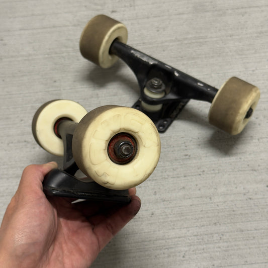 Landyachtz BEAR Trucks & HAWG Wheels Set