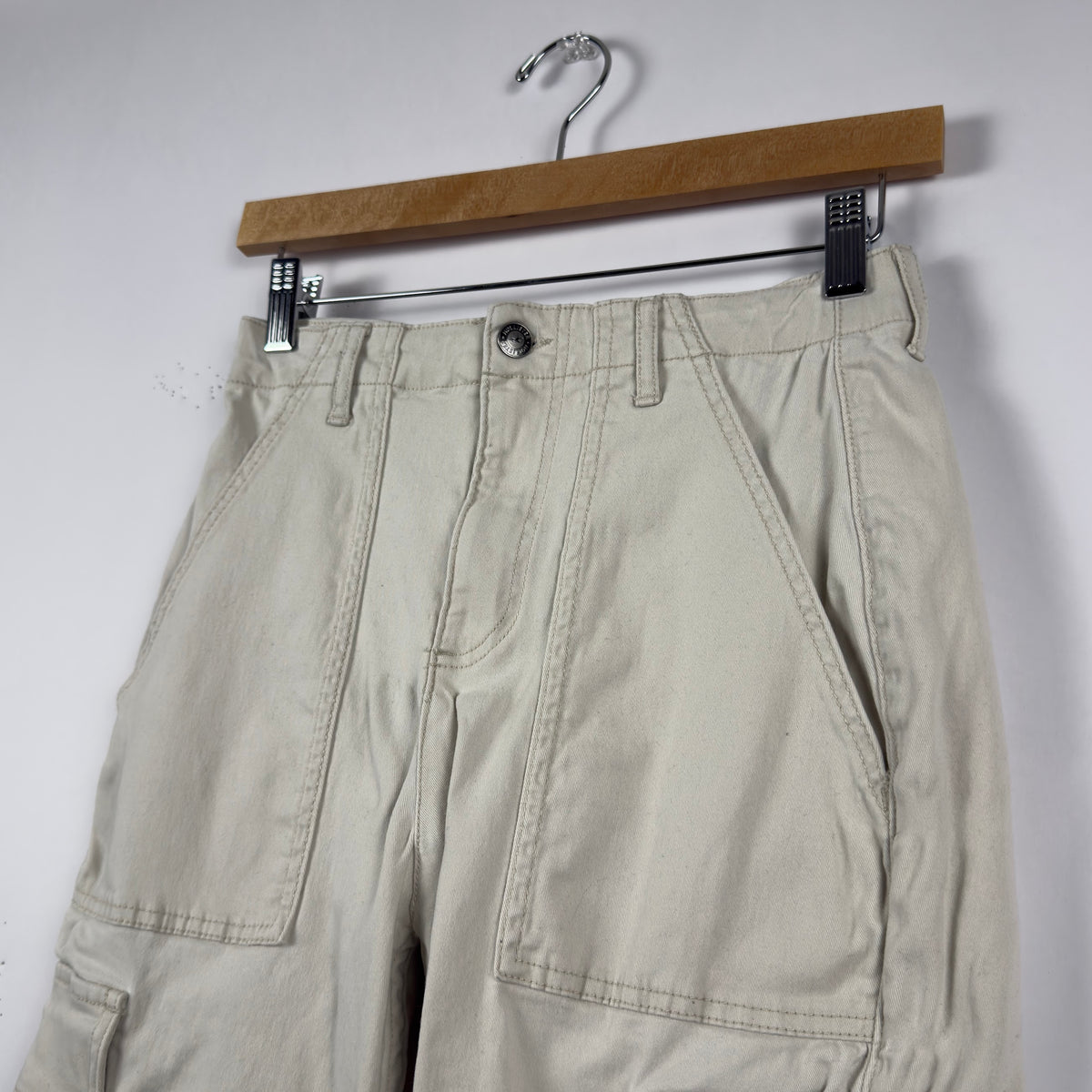Hollister Cropped Cargo Pants (26)