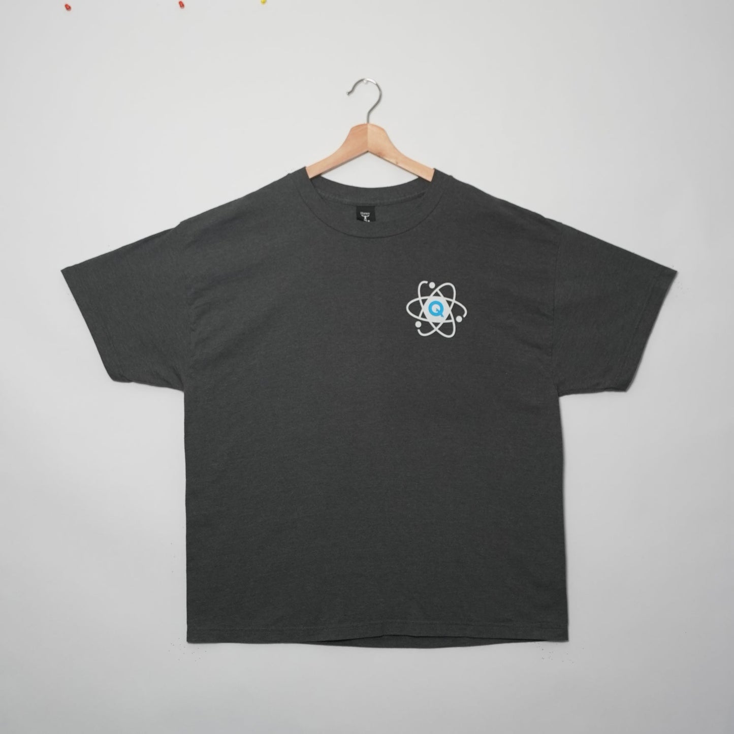 QUANTUM BEARINGS “ATOM LOGO” TEE (XL)