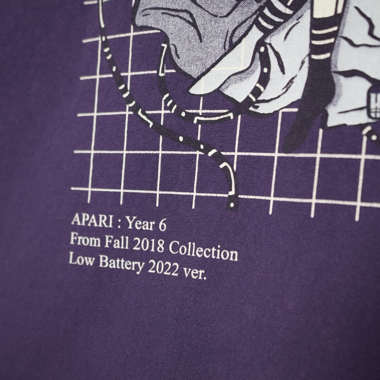 APARI “LOW BATTERY” ART TEE (XL)