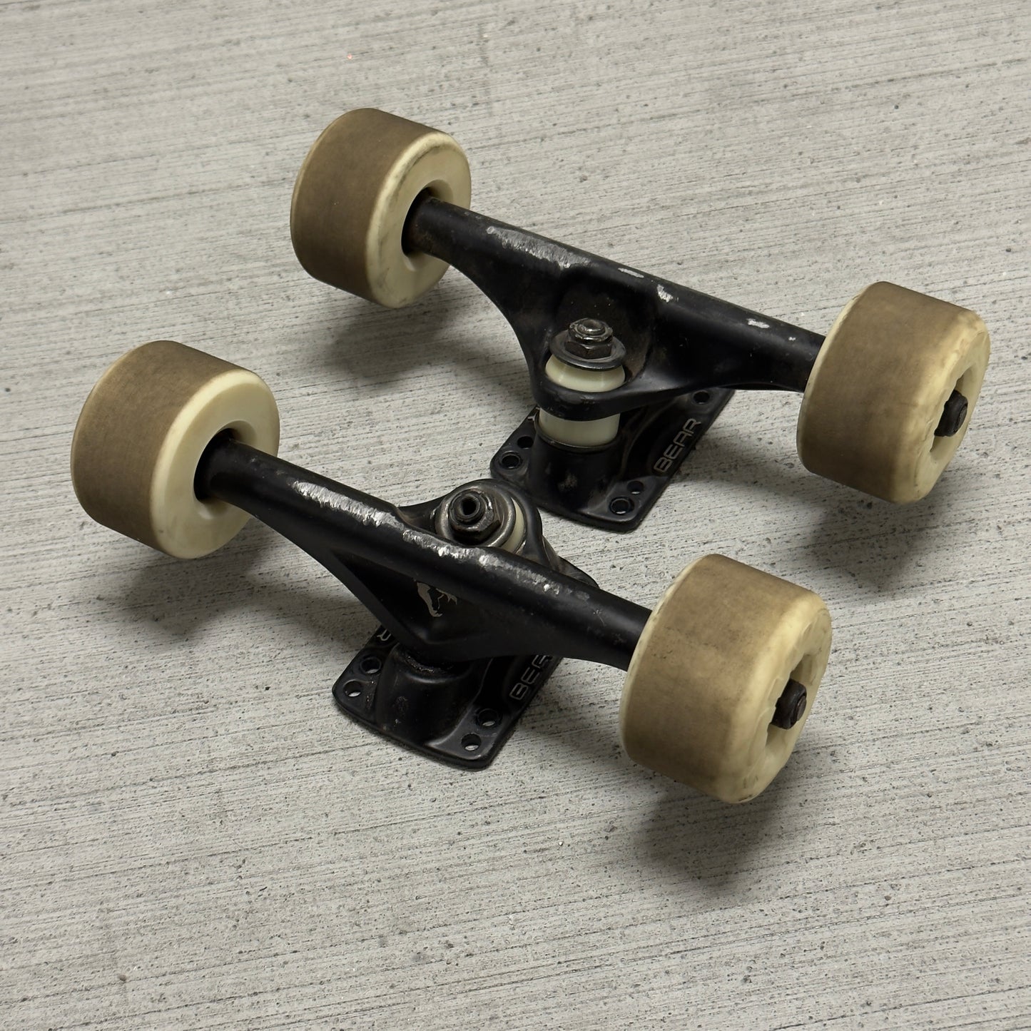 Landyachtz BEAR Trucks & HAWG Wheels Set